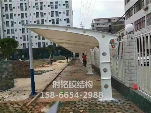 膜結構自行車棚